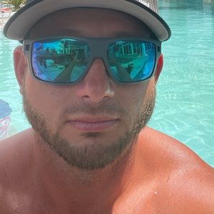 Meet your Posher, Charles